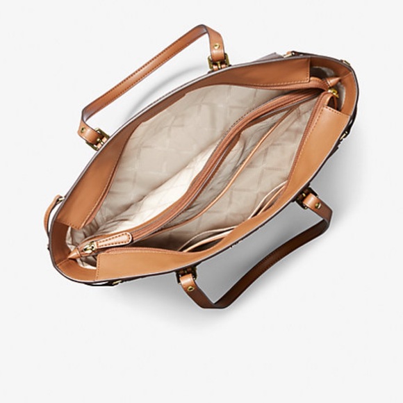 m i c h a e l k o r s - Picture 3 of 4